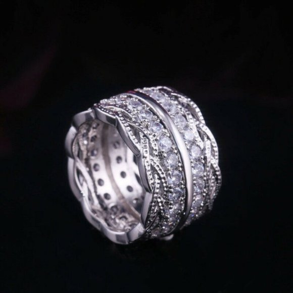 NEW Round Cut Luxury Diamond Ring - Picture 2 of 7